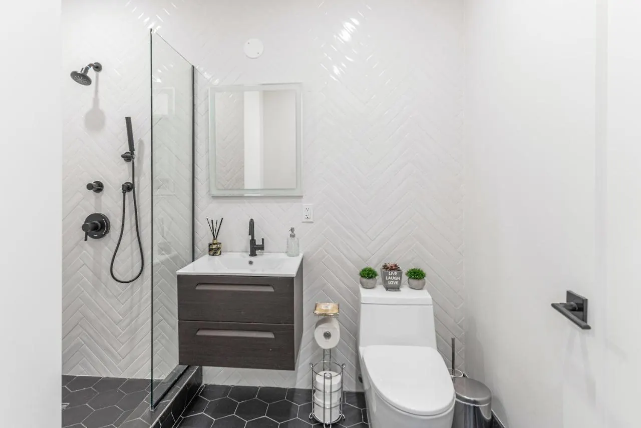 Vila Luxe Studio Apt With Charming Juliet Balcony New York