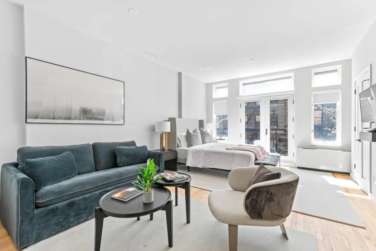 Vila Luxe Studio Apt With Charming Juliet Balcony New York USA