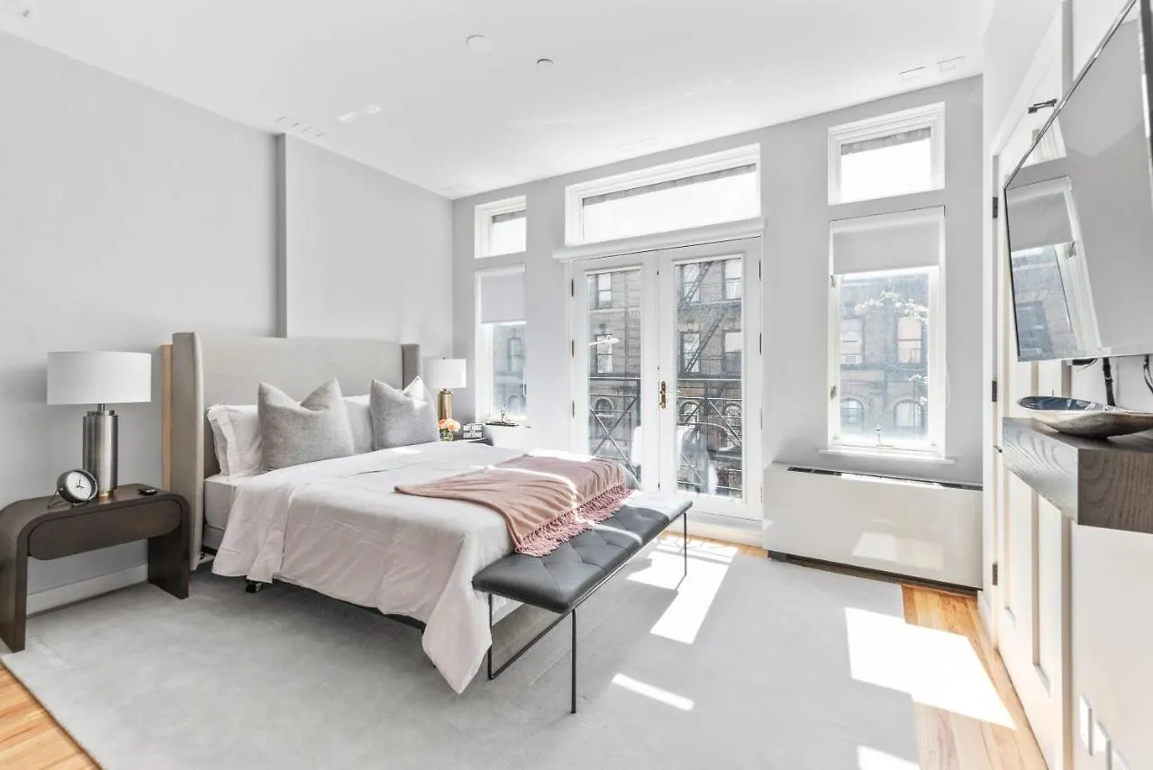 Vila Luxe Studio Apt With Charming Juliet Balcony New York