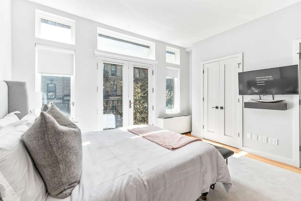 Vila Luxe Studio Apt With Charming Juliet Balcony New York
